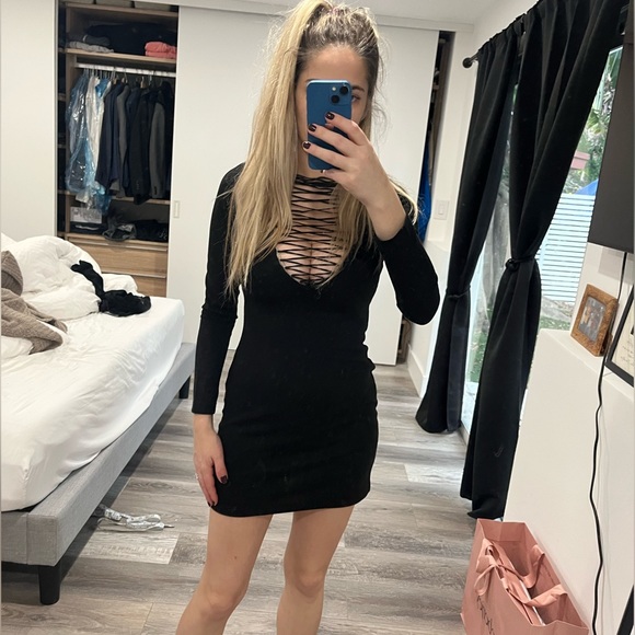 Widow sexy lace up deep V long sleeve black dress - Picture 7 of 8